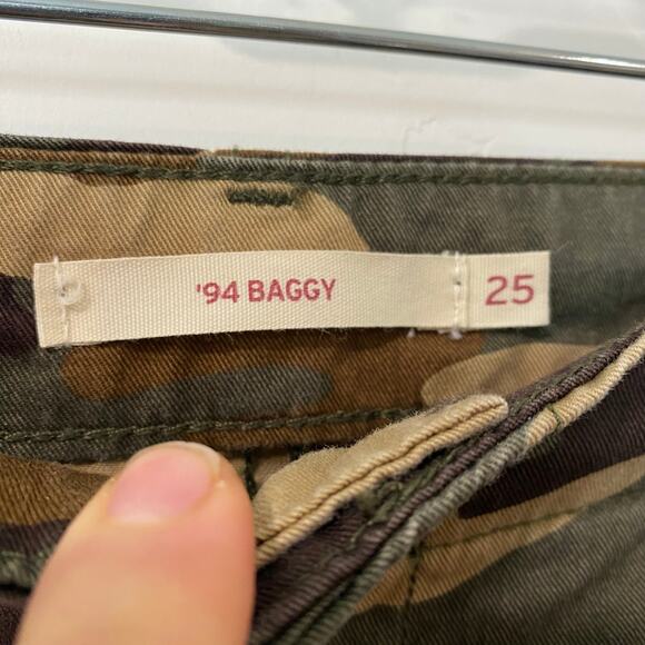 Levi's Women's Cargo Pants Camo 94' Baggy Y2K Brown Tan Green 25 Wide Leg - Picture 4 of 10